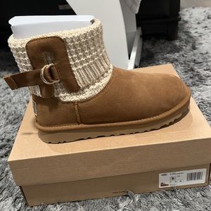 UGG Woman’s Classic Solene Mini  Sweater Cuff Suede Boots (Chestnut)